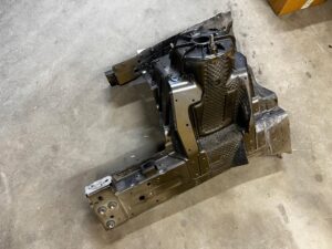 ĆWIARTKA PODŁUŻNICA FARTUCH KIELICH PRZÓD PRAWY RANGE ROVER VELAR L560