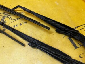 KOMPLET RAMIONA WYCIERACZKI PRZÓD CHEVROLET CORVETTE C5 97-04