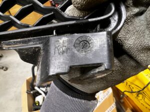 OSŁONA ZAŚLEPKA KRATKA ZDERZAKA PRAWA JAGUAR XJL X351