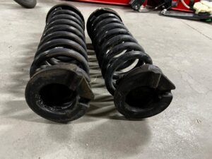 KOMPLET SPRĘŻYNY TYŁ TYLNE PRAWY LEWY RANGE ROVER VELAR L560