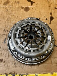 ZESTAW SPRZĘGŁO DOCISK TARCZA DWUMASA RENAULT 1.3 TCE