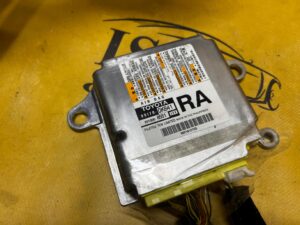 NIE WYSTRZELONY SENSOR MODUŁ AIRBAG PODUSZEK POWIETRZNYCH TOYOTA HILUX VIII