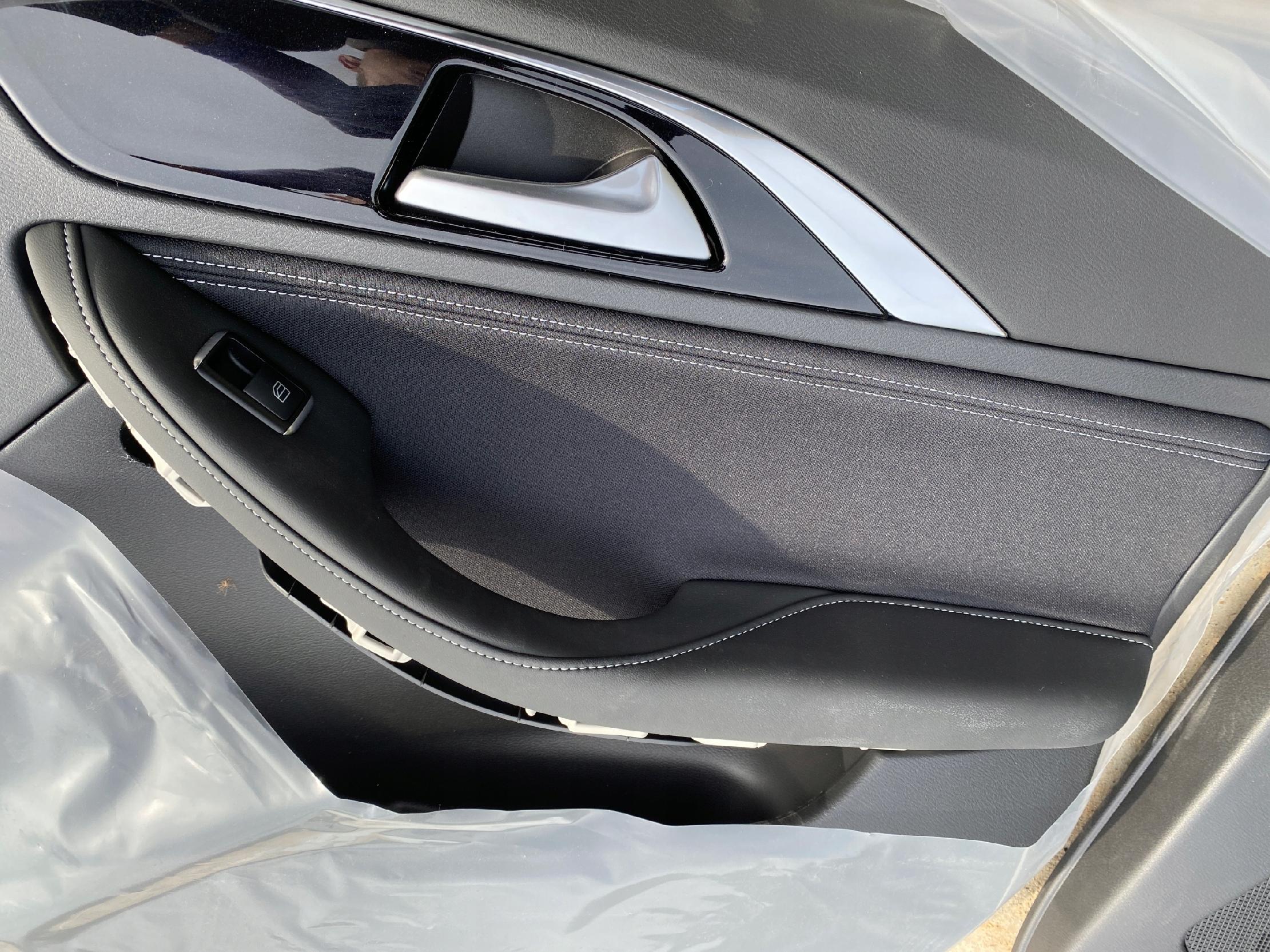 TAPICERKA BOCZEK DRZWI PRAWY PRZÓD INFINITI Q30 EU