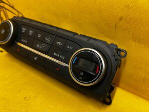 PANEL PRZEŁĄCZNIK NAWIEWU KLIMATYZACJI FORD FIESTA MK8