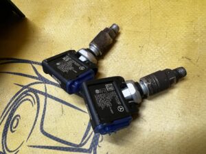 CZUJNIK TPMS CIŚNIENIA OPON MERCEDES C-KLASA W206