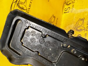 USZCZELKA KOMORY SILNIKA PRAWA BMW F40