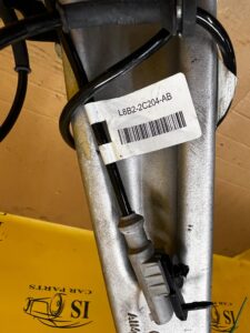 ZWROTNICA PIASTA CZUJNIK ABS PRZÓD LEWY LAND ROVER DEFENDER II L663