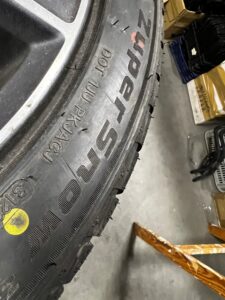 KOMPLET OPONY ZIMOWE GOODRIDE ZUPERSNOW Z-507 255/40 R19 2023