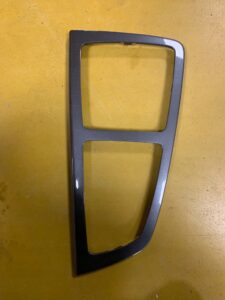 DEKOR LISTWA TUNELU ŚRODKOWEGO ALU AUDI Q7 4M JQ2