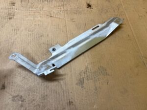 UCHWYT MOCOWANIE WSPORNIK PODSUFITKI MERCEDES GLS X166