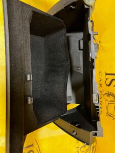 SCHOWEK DESKI PASAŻERA PRAWY INFINITI Q30 QX30