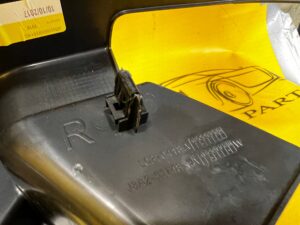 POSZYCIE OSŁONA OBUDOWA SŁUPKA TYŁ C PRAWA PRAWY RANGE ROVER VELAR L560