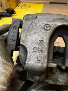 KOMPLET TARCZE ZACISKI KLOCKI HAMULCOWE PRZÓD MERCEDES GL X166 4.7 V8