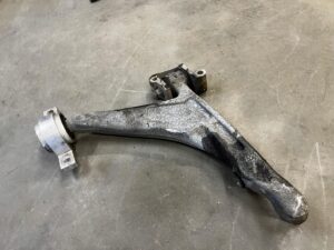 WAHACZ PRZÓD PRZEDNI PRAWY DOLNY VOLVO XC90 II