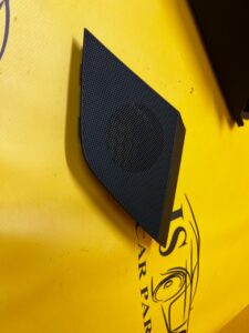 LEWA MASKOWNICA GŁOŚNIKA DESKI KONSOLI AUDI Q7 4M