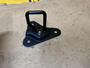 RYGIEL MOCOWANIE OPARCIA FOTELA KANAPY TYŁ PRAWY PORSCHE MACAN 95B