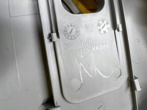 OSŁONA POSZYCIE SŁUPKA B ŚRODKOWEGO PRAWA PRAWE TOYOTA HILUX VIII 8