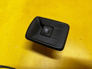 PANEL PRZEŁĄCZNIK SZYBY DRZWI TYŁ PRAWY LEWY DACIA LODGY LIFT 2022R