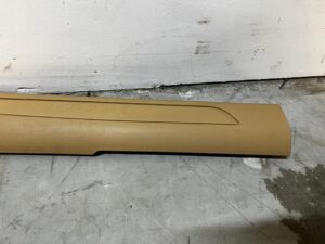 PLASTIK OSŁONA LISTWA PROGU SŁUPKA A PRZÓD PRAWY PORSCHE MACAN 95B