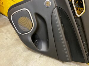 TAPICERKA BOCZEK DRZWI TYŁ PRAWY JEEP GRAND CHEROKEE WK2 HARMAN/HARDON