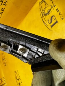 POSZYCIE OSŁONA OBUDOWA SŁUPKA PRZÓD A PRAWY SUBARU FORESTER VI SL 25-