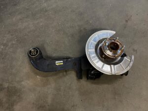 ZWROTNICA PIASTA WAHACZ TYŁ LEWY FORD ESCAPE MK4 FWD 2WD 1.5 ECOBOOST