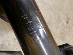 AMORTYZATOR PRZEDNI PRZÓD NISSAN LEAF I ZE0