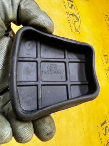 ZAŚLEPKA OTWORU PODPORY UKŁADU NAPĘDOWEGO CHEVROLET CORVETTE C5 97-04