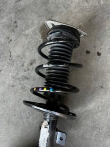 NOGA ZWROTNICA AMORTYZATOR PRZÓD LEWY PEUGEOT 3008 II 5008 II GRANDLAND X