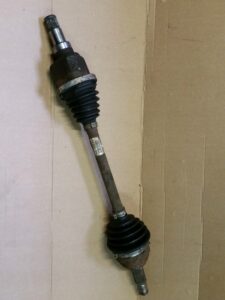 FORD FIESTA MK8 1.0 ECOBOOST PÓŁOŚ LEWA KRÓTKA