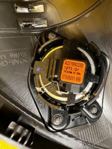 GŁOŚNIK OSŁONA ZAŚLEPKA SŁUPKA A PRZÓD PRAWY HARMAN KARDON MERCEDES GL X166