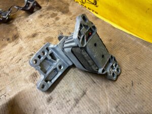 ŁAPA MOCOWANIE PODUSZKA SILNIKA PEUGEOT 508 I 2.0 HDI