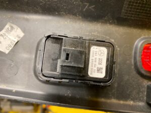 LISTWA OSŁONA KLAPY BAGAŻNIKA MERCEDES W257