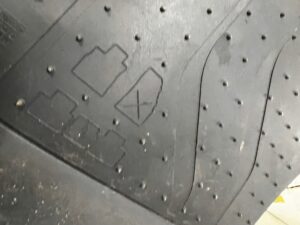 DYWANIK WYCIERACZKA GUMOWY PRZÓD PRAWY ORYGINALNA RENAULT MEGANE IV HB