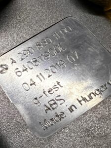 KOMPLET ZAPINKA ZAPINKI KLAMRA KLAMRY PASÓW TYŁ MERCEDES E-KLASA W213 KOMBI