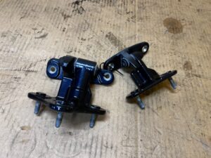 KOMPLET ZAWIASY DRZWI TYŁ LEWY MERCEDES GL X166 890