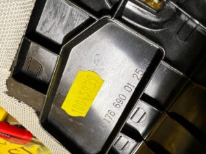 POSZYCIE OSŁONA SŁUPKA PRZÓD PRAWY INFINITI Q30 MERCEDES A A176