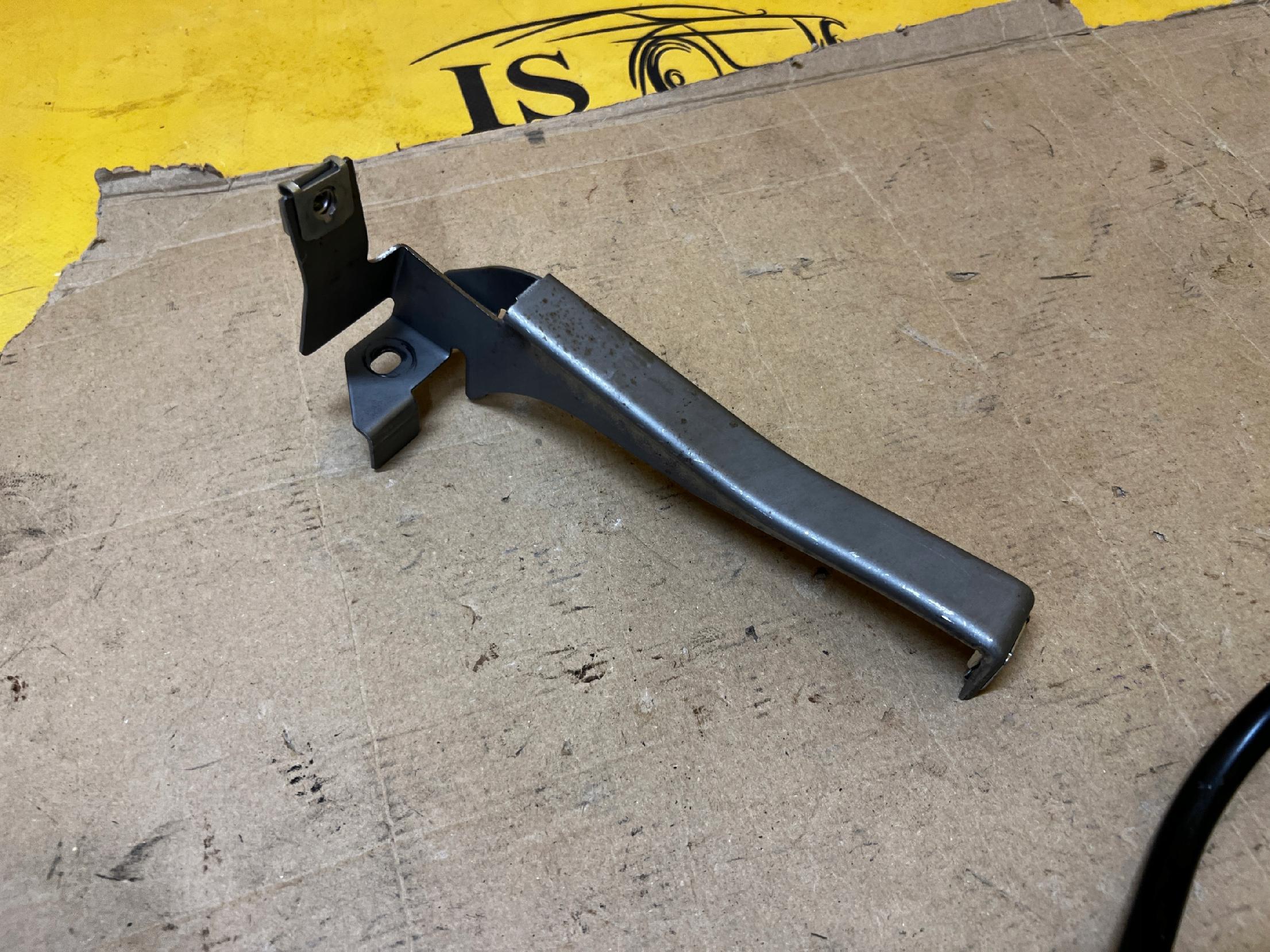 WSPORNIK UCHWYT MOCOWANIE DESKI KONSOLI PORSCHE MACAN 95B