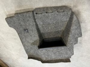 BOCZEK TAPICERKA SCHOWEK BAGAŻNIKA PRAWY PRAWA BMW 5 E34 SEDAN