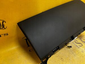 PÓŁKA SCHOWEK PASAŻERA TESLA MODEL 3 PRZEDLIFT