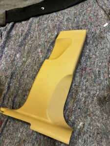 POSZYCIE OSŁONA OBUDOWA SŁUPKA ŚRODKOWEGO B PRAWY PORSCHE MACAN 95B