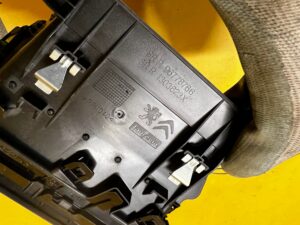 KRATKA NAWIEWU PRZÓD ZEWNĘTRZNA PRAWY PRAWA PEUGEOT 308 II T9 EU