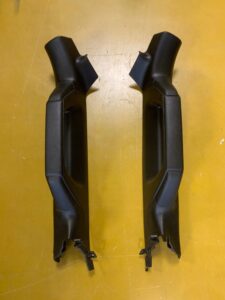 RĄCZKA OSŁONA SŁUPKA PRZÓD PRAWA JEEP WRANGLER JL