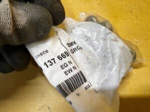 16 X ŚRUBA MOCOWANIA KANAPY TYŁ M10X24 BMW X5 E70 F15 X6 E71 F16 NOWA OEM