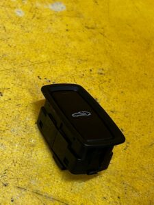 PRZYCISK PRZEŁĄCZNIK ALARMU PORSCHE CAYENNE II 7P5