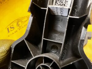 OSŁONA ZAŚLEPKA MOCOWANIA PASA BEZPIECZEŃSTWA PRZÓD PRAWY FORD BRONCO 21-