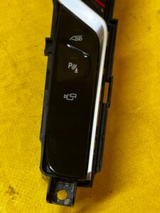 PANEL PRZEŁĄCZNIK OBSŁUGI KONSOLI ŚRODKOWEJ BMW M5 F90