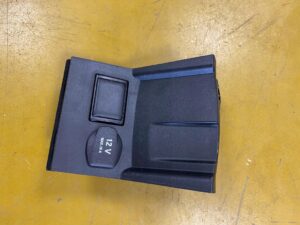 OSŁONA ZAŚLEPK GNIAZDO 12V ZAPALNICZKA INFNITI Q30