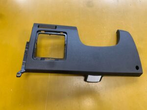 OSŁONA POD KIEROWNICE DÓŁ DESKI KIA SORENTO III