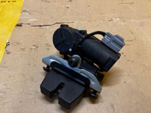 ZAMEK KLAPY TYŁ BAGAŻNIKA FORD EXPLORER MK6